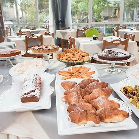 Hotel Esperia Cesenatico 3*